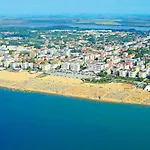 Apartment Delightful Seaside Flat With Ac - Beahost