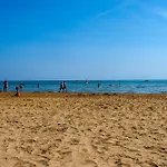 Delightful Seaside Flat With Ac - Beahost